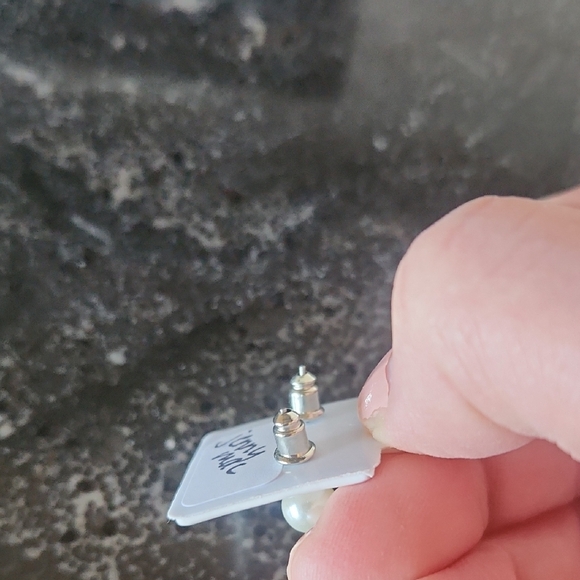 Elegant Pearl Stud Earrings - Picture 2 of 4